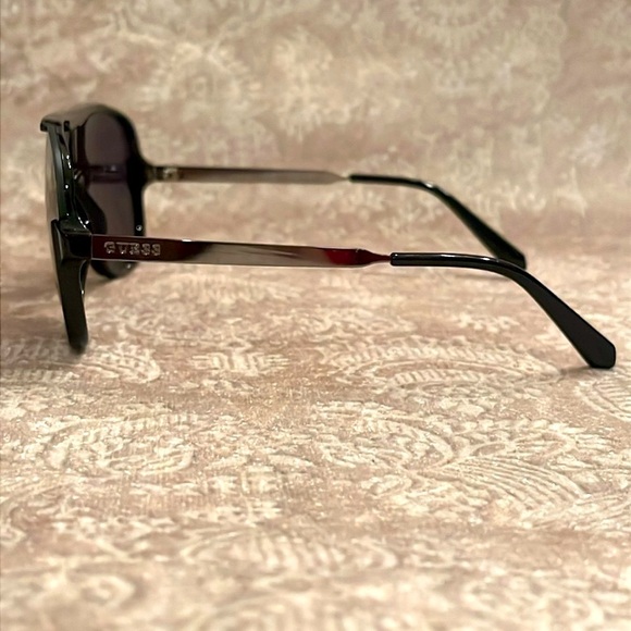 Brand New Guess Shield Aviators Black Frame Lens Metal Arms Men’s Sunglasses - Picture 4 of 15